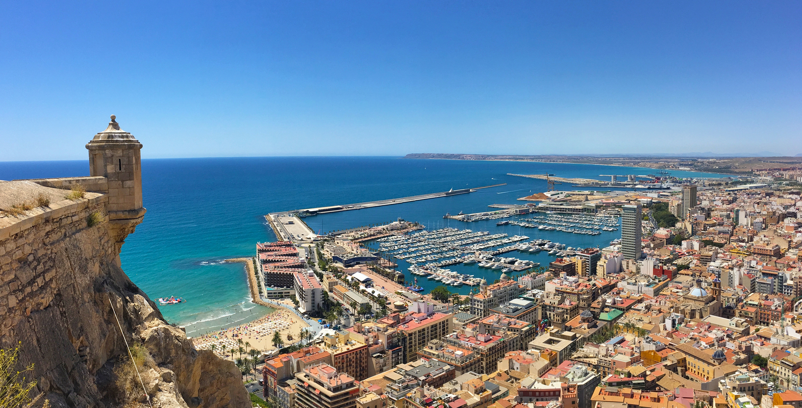 Alicante od piątku do niedzieli za 749 PLN 🌤️😎 Loty z Warszawy i noclegi w hotelu ibis