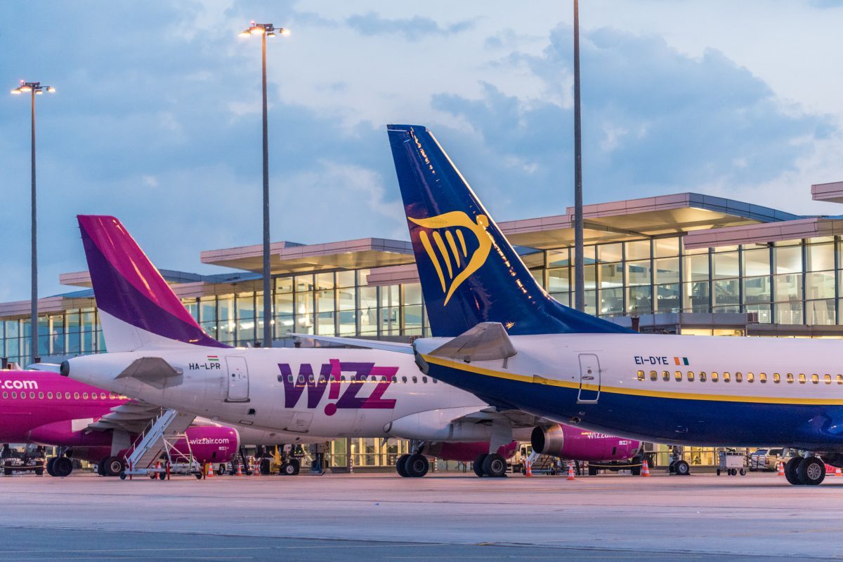 Ryanair bije rywali w Polsce o głowę. Przewiózł niemal tyle samo ludzi, co LOT i Wizz Air razem wzięci!