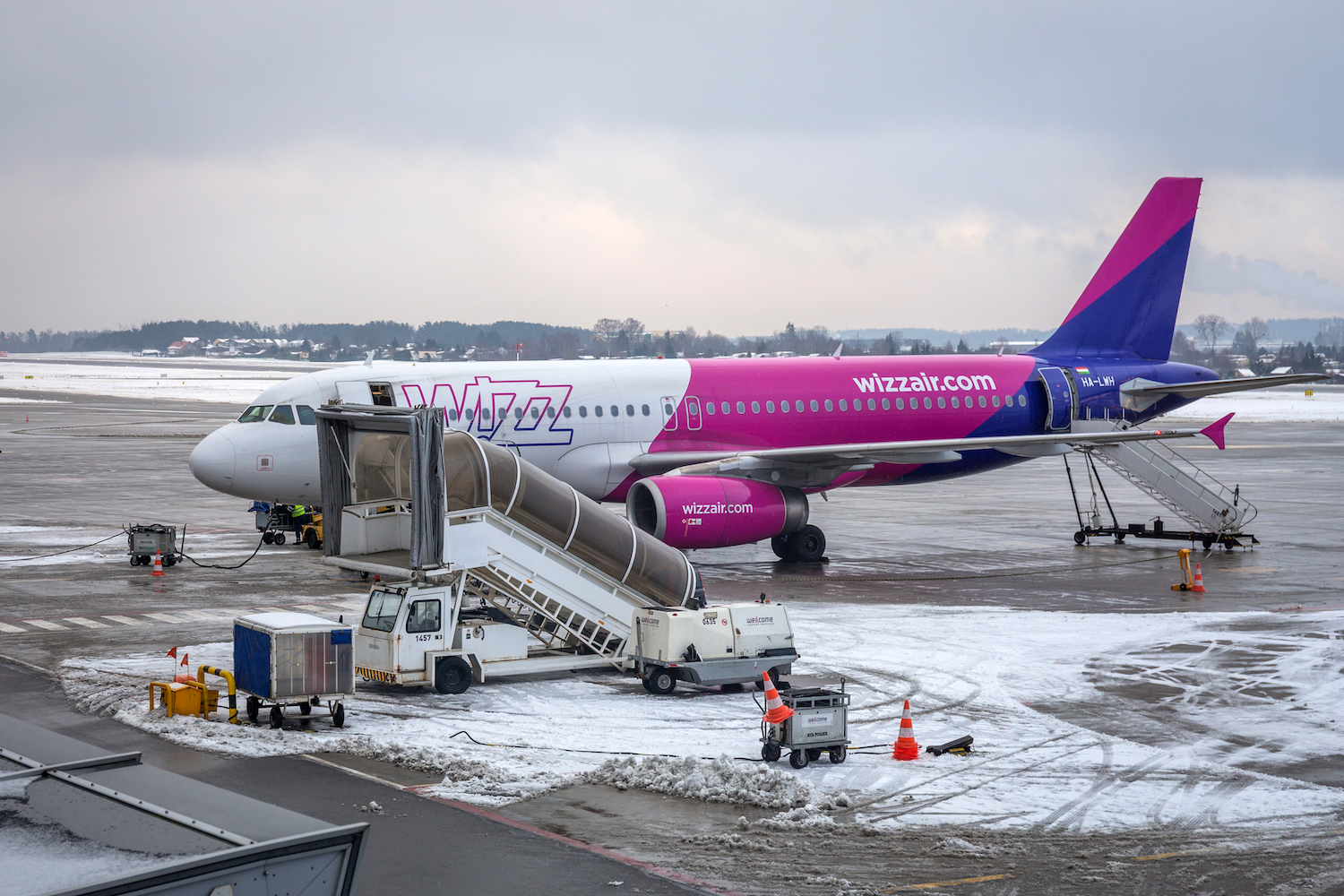 Wizz Air przyspiesza zamknięcie 3 tras z Polski! Znikną 2 miesiące wcześniej niż pierwotnie zakładali