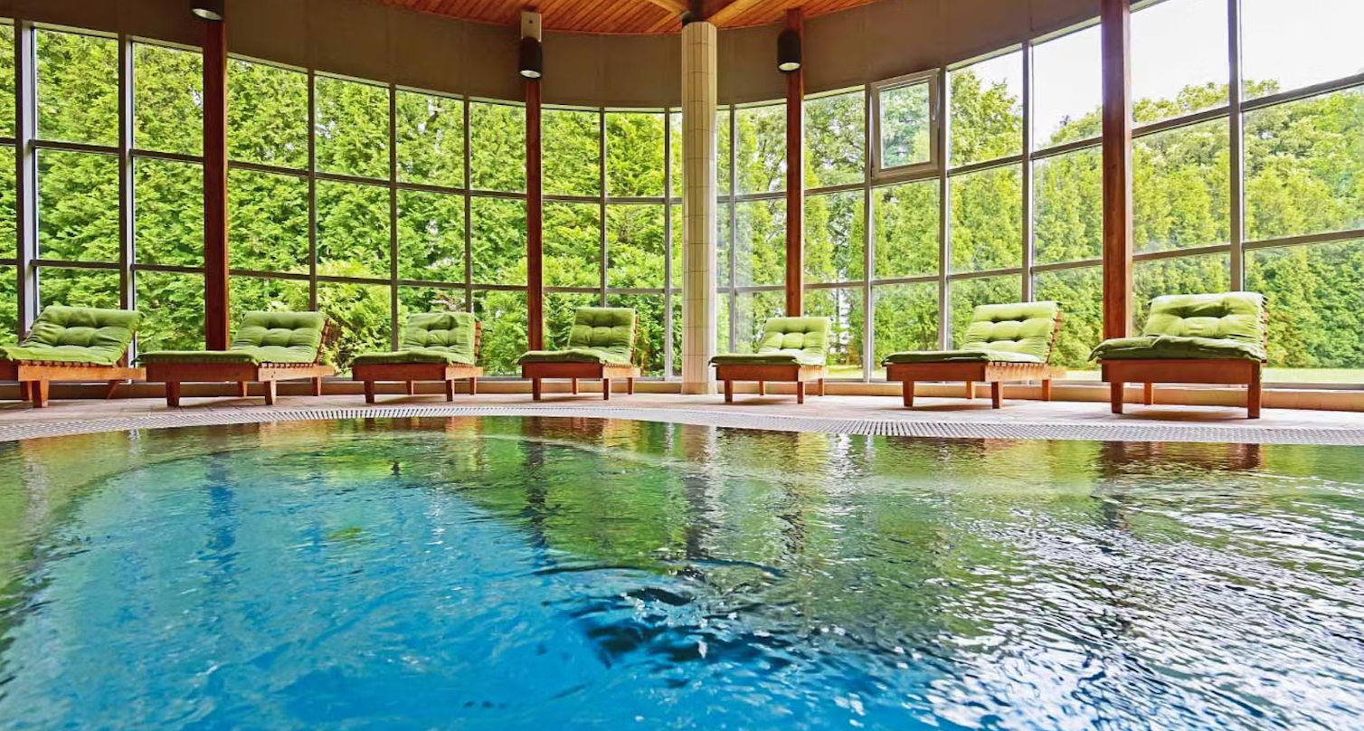 Wypoczynek nad jeziorem: 4* Hotel Mrągowo Resort & Spa ze śniadaniami za 244 PLN/pokój