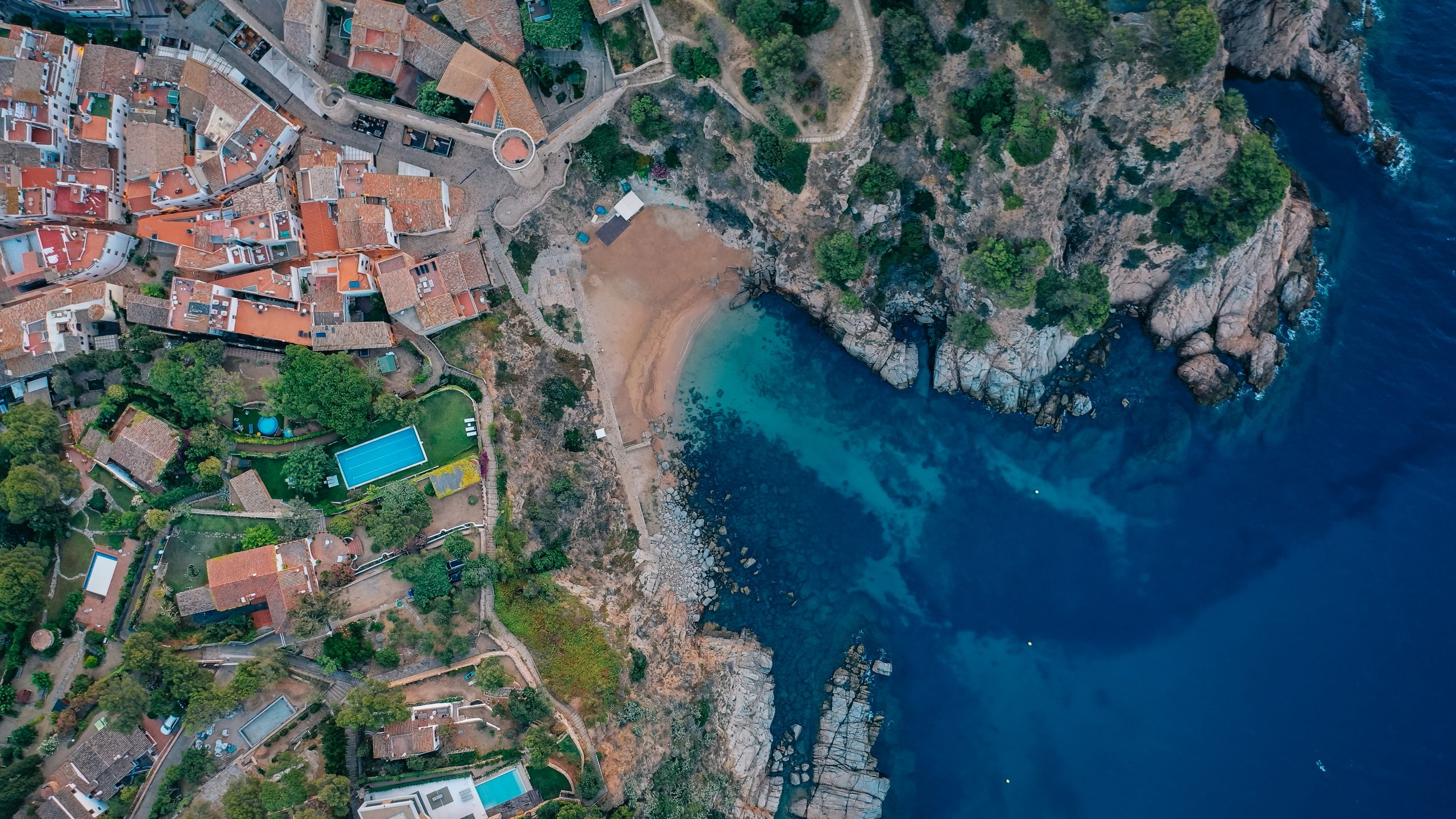 Tydzień na Costa Brava w 3* hotelu z wyżywieniem za 2000 PLN. Podróż z Wrocławia