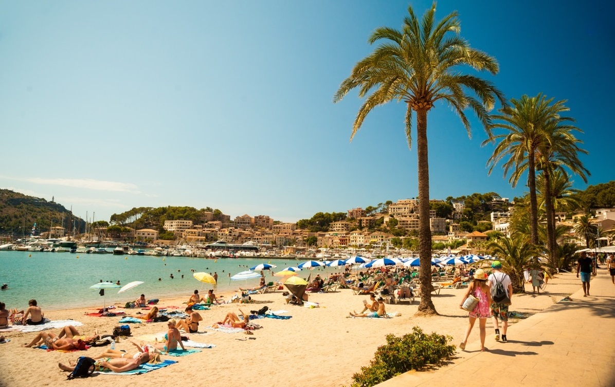 Turyści będą czekać? Na Majorce chcą, by miejscowi mieli pierwszeństwo wejścia na plażę