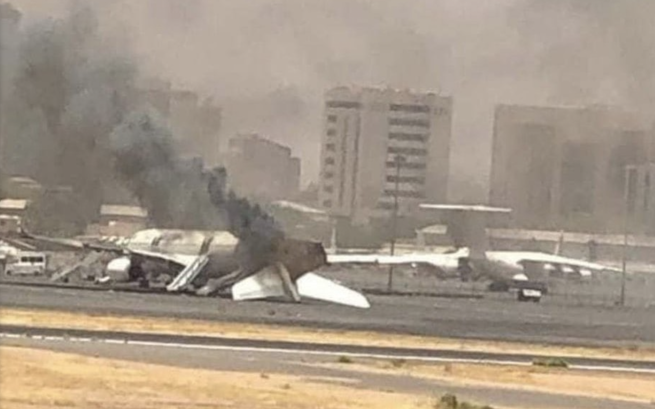 Airbus A330 linii Saudia i Boeing 737 poważnie uszkodzone podczas walk na lotnisku w Chartum!