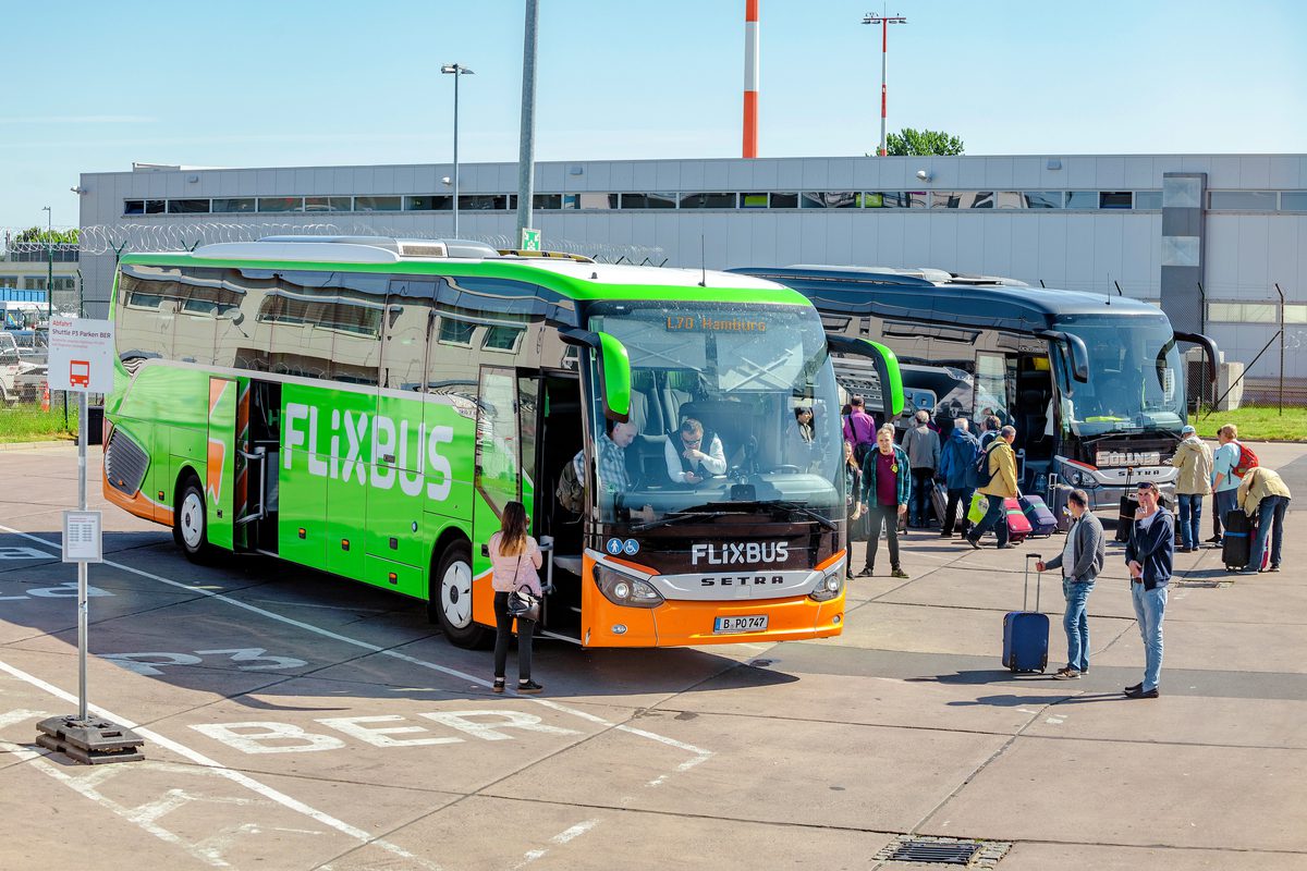 Flixbus testuje dodatkowe opłaty za zakup biletów! Są już w systemie, ale… na razie pasażerowie nie muszą płacić