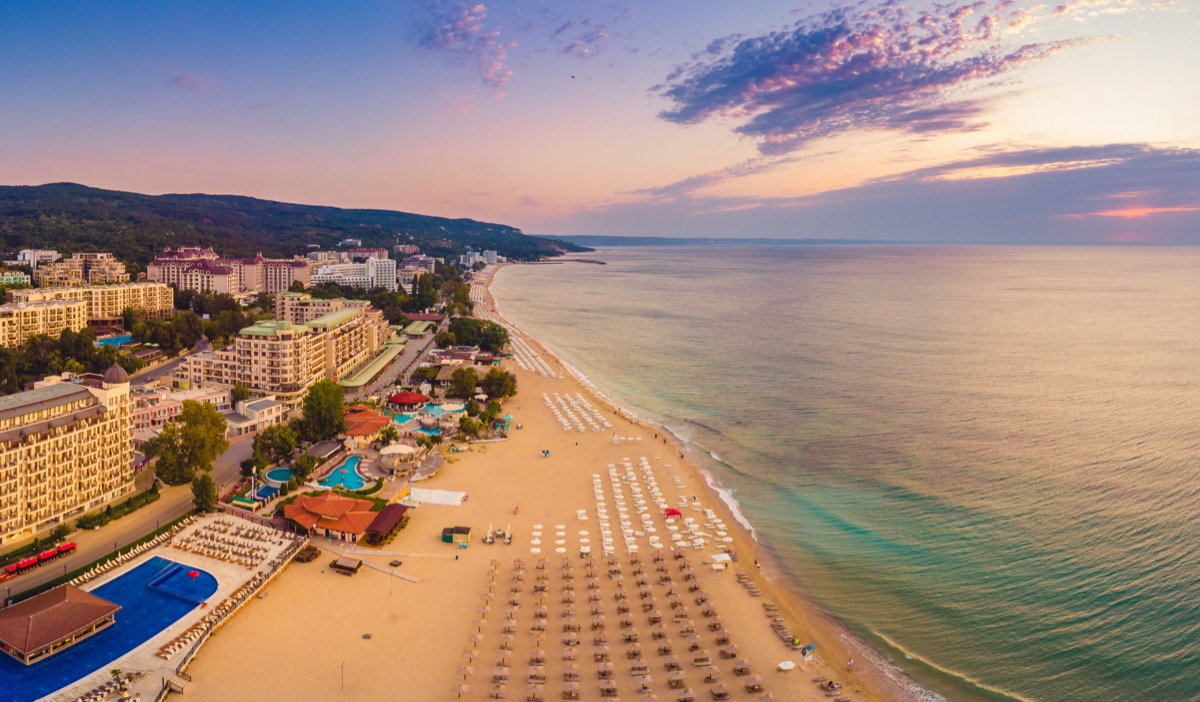 Wczasy w Złotych Piaskach: all inclusive w 4* hotelu od 1439 PLN (wyloty z 3 miast)
