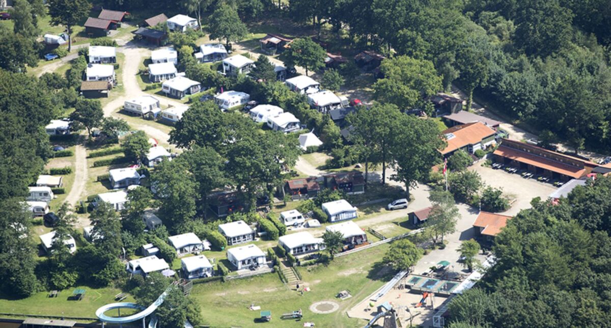 Długi czerwcowy weekend w Billund: 3 noce w domku blisko Legolandu za 1773 PLN/4 osoby