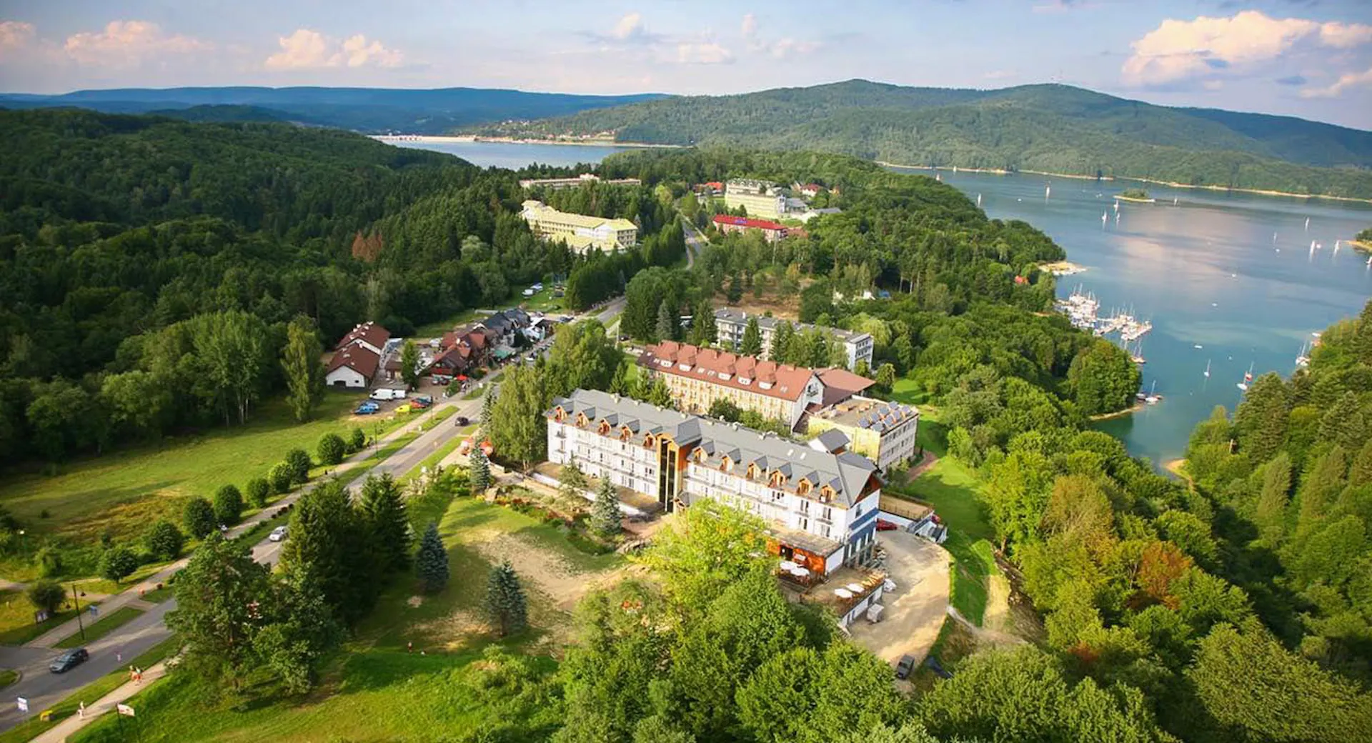 Urlop nad Jeziorem Solińskim: hotel Skalny SPA Bieszczady ze śniadaniami od 360 PLN/pokój