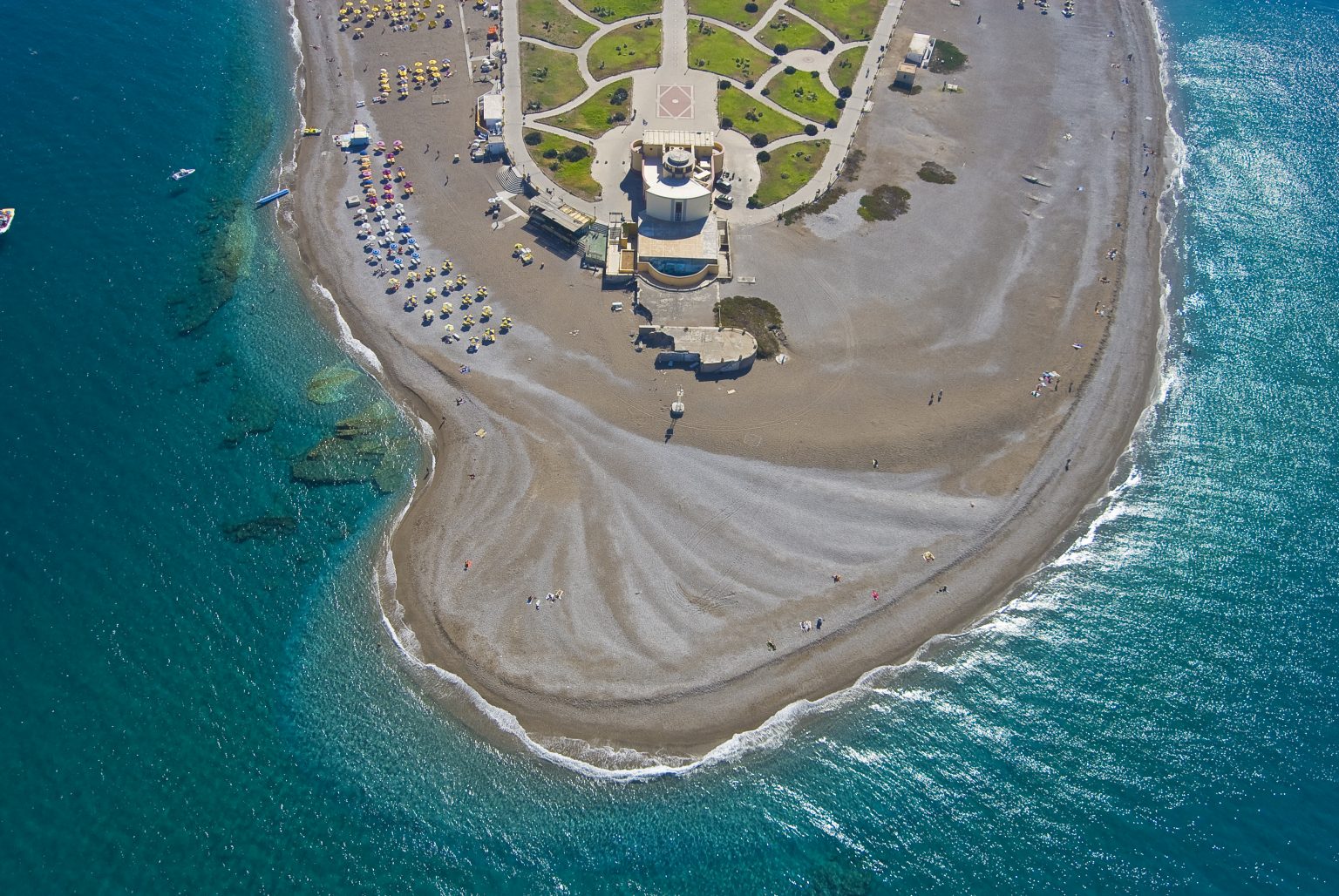Rodos: wyspiarski klejnot z burzliwą historią i pięknymi plażami