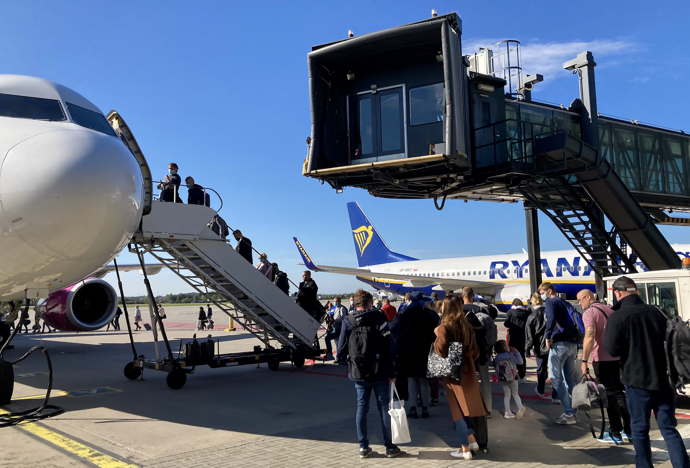 „Jeśli jesteśmy za drodzy, to zrzucajcie nam pasażerów na spadochronach”. Jak linie negocjują z lotniskami?