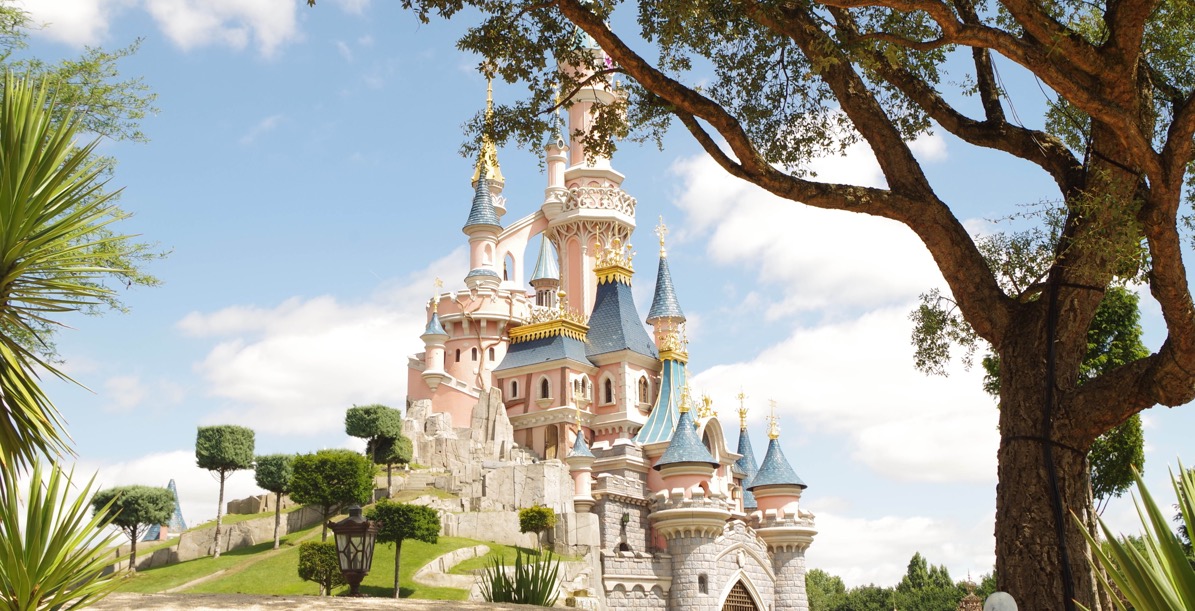 Wakacyjny city break w Paryżu za 965 PLN. Loty z Radomia i 4* hotel, z wejściówką do Disneylandu + 398 PLN