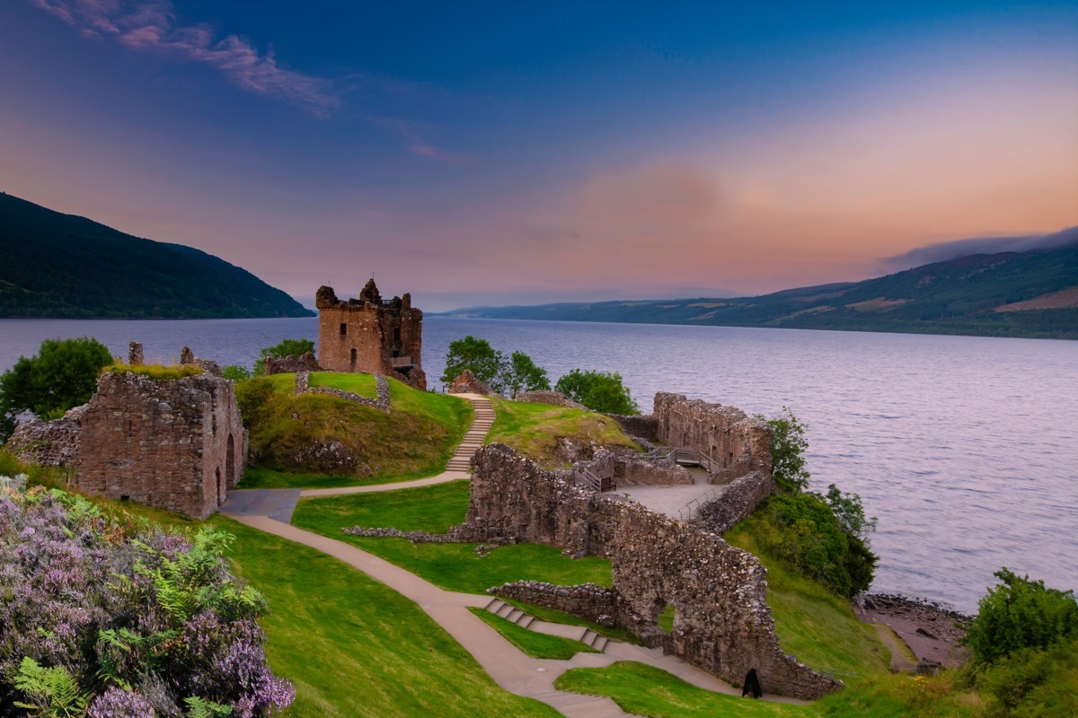 Wizyta nad jeziorem Loch Ness za 411 PLN. Loty (bez WDC) do Edynburga z Gdańska i wycieczka z przewodnikiem