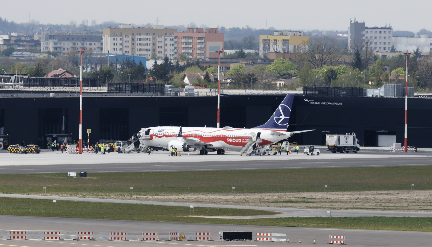 Pierwszy czarter z Radomia zakończony bójką. Pijani pasażerowie z dożywotnim zakazem lotów od LOT!