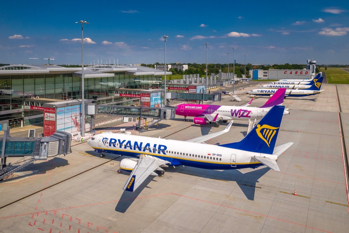 Ryanair, Wizz Air i inne low costy pod lupą. Urząd sprawdzi czy dodatkowe opłaty za bagaż są zgodne z prawem
