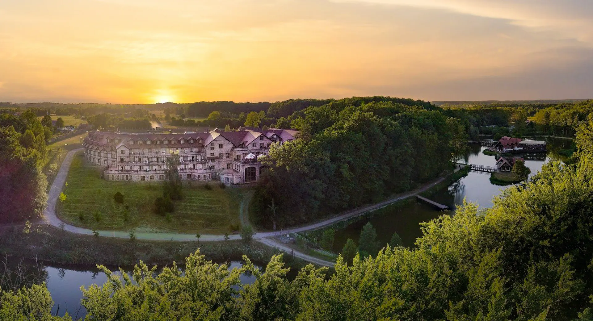 Relaks nad brzegiem jeziora: Dolina Charlotty Resort & SPA ze śniadaniami od 304 PLN/pokój