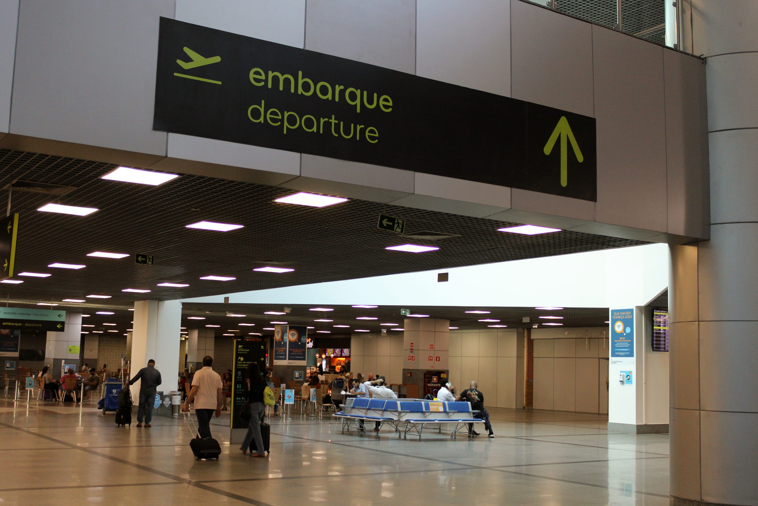 Takiego podatku lotniczego nie ma nikt. Niektórzy podróżni przed wejściem na pokład dopłacą… 1130 dolarów!