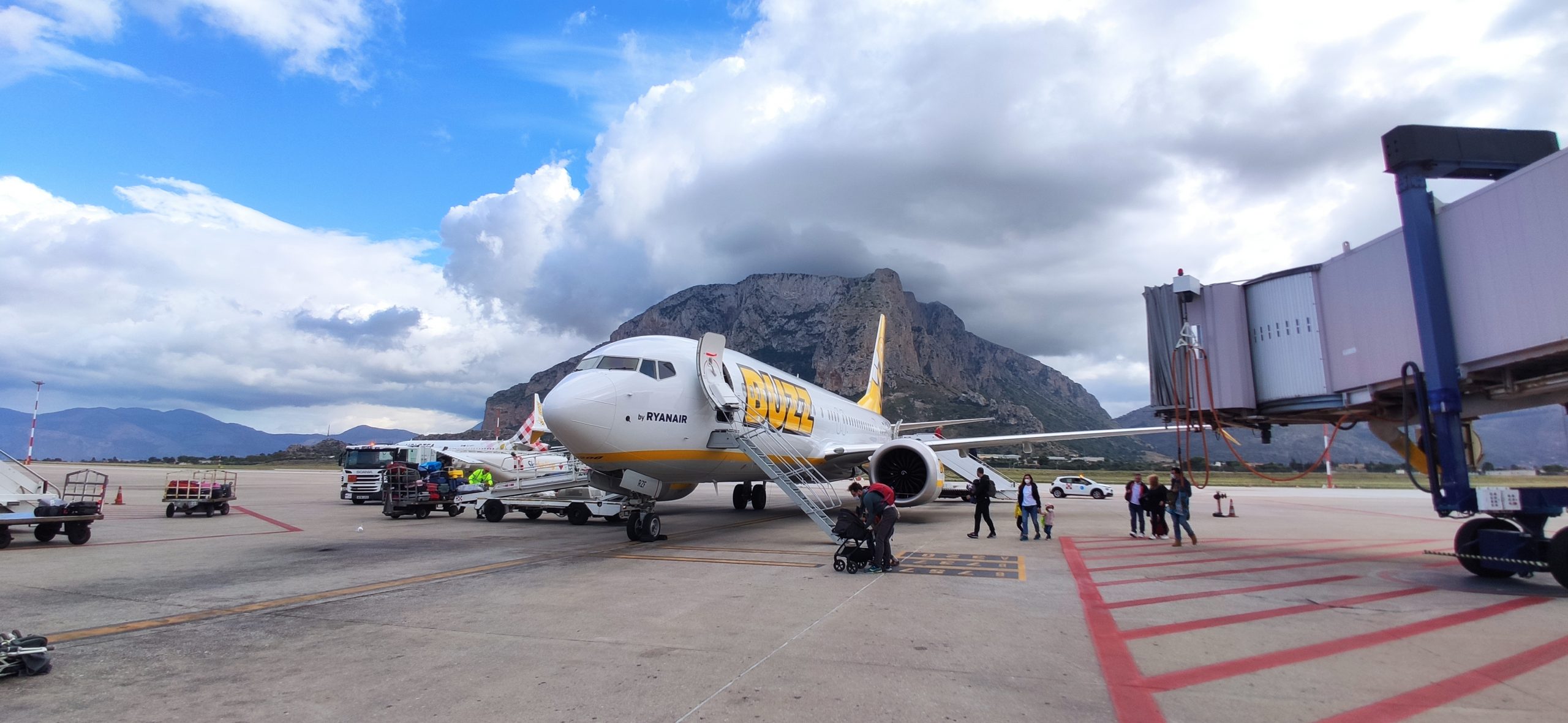Ryanair: zbiór lotów (z weekendem) na śródziemnomorskie wyspy z Polski od 239 PLN