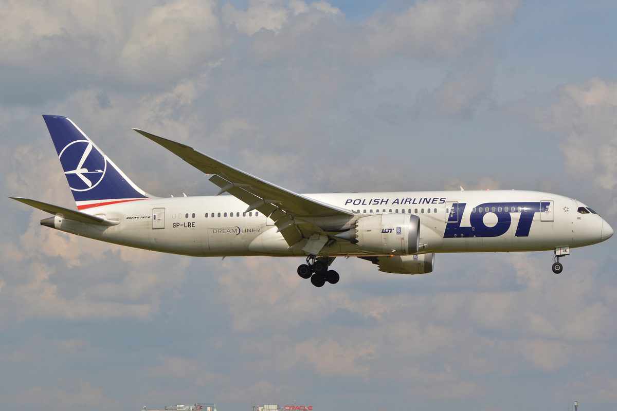 Dreamliner LOT leciał z USA z rekordową prędkością! W Warszawie wylądował ponad godzinę przed czasem