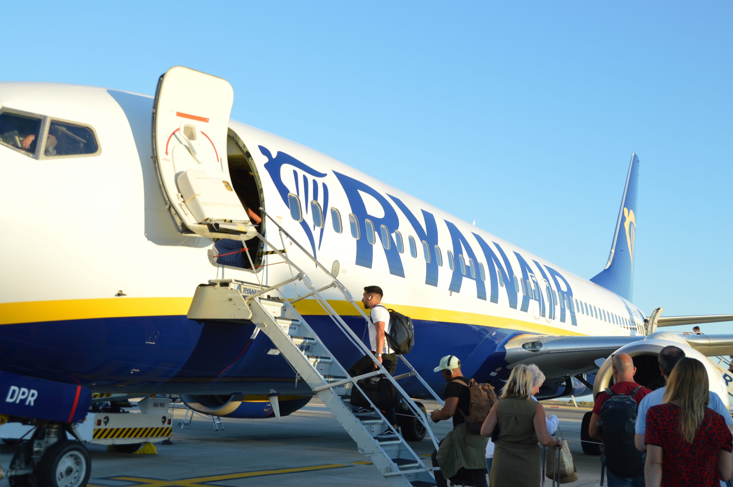 Ryanair „obrażony” nie tylko na Modlin. Właśnie ogłosił duże cięcia na trasach do Portugalii