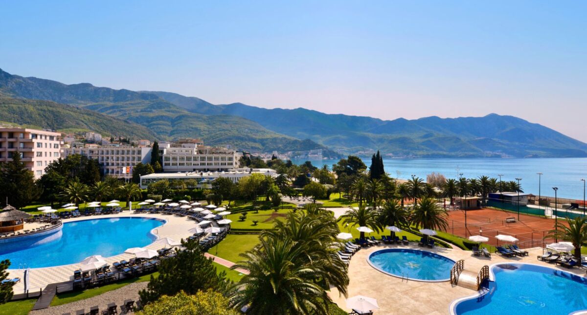 Wakacje w Czarnogórze: 7 dni z all inclusive w 4* hotelu przy plaży za 3551 PLN
