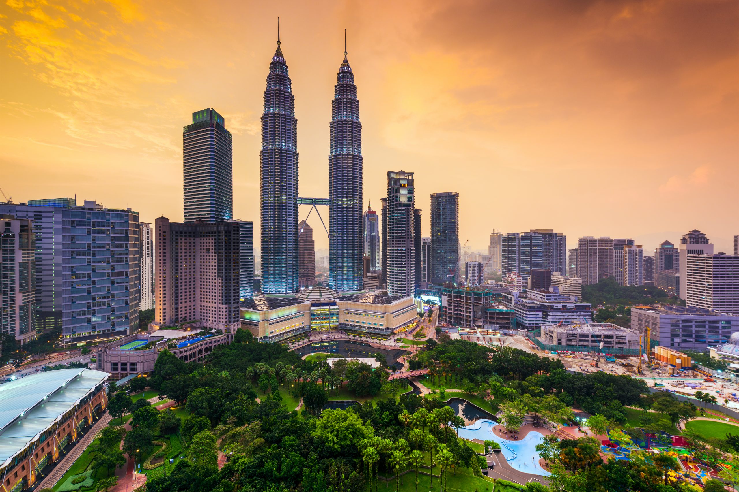 Podróż do Kuala Lumpur za 3191 PLN. Loty (z bagażem) z Warszawy i 4* hotel z basenem na dachu