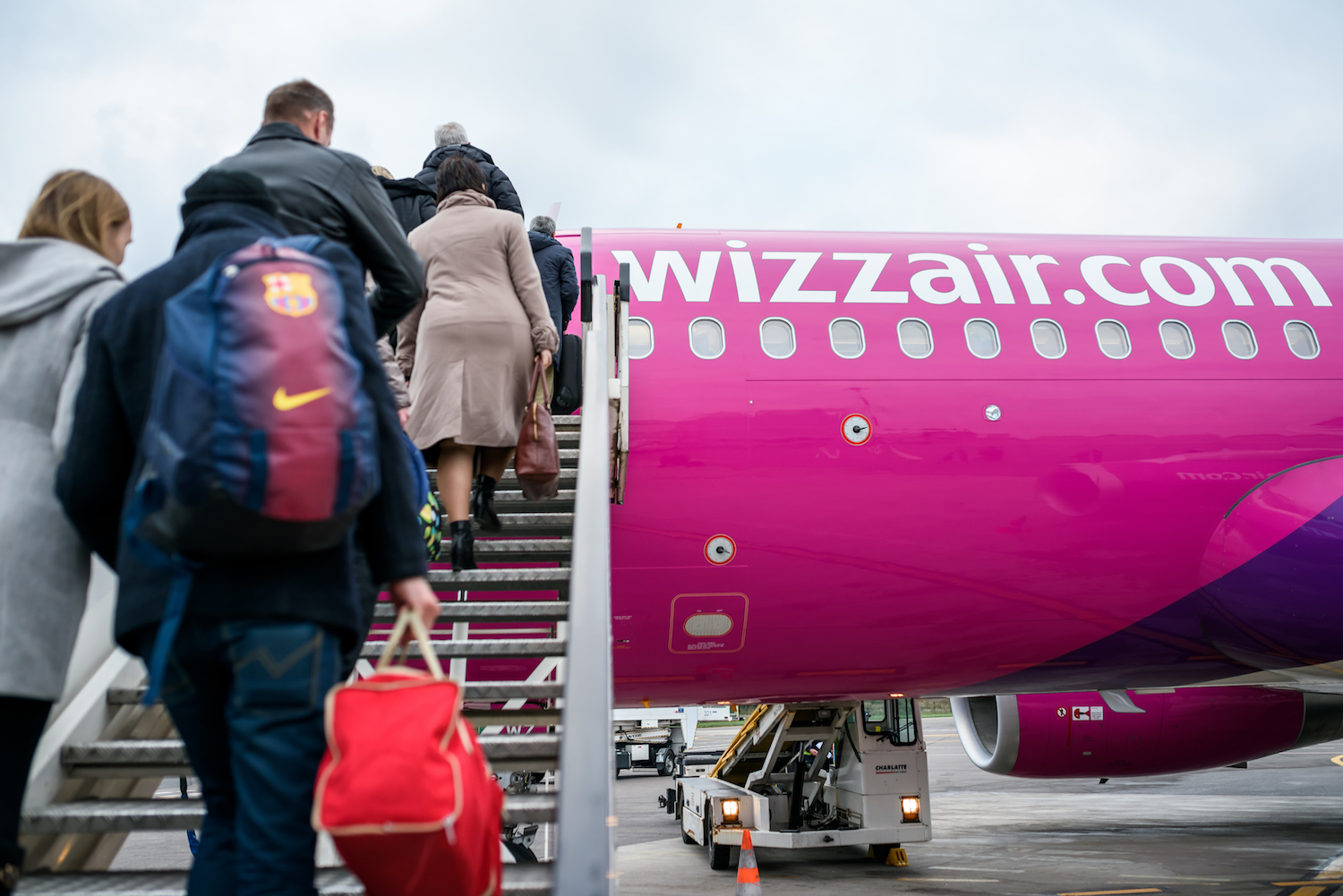 Wizz Air znów miesza w rozkładzie i zawiesza ponad 20 tras z Polski!