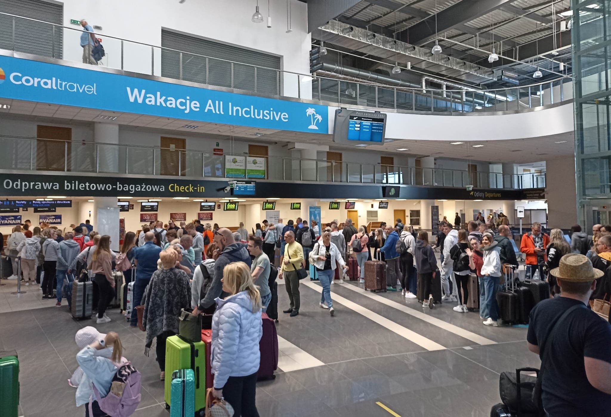 Największe lotniska w Europie: zmiana na pozycji lidera. W czołówce wzrostów także polskie lotnisko