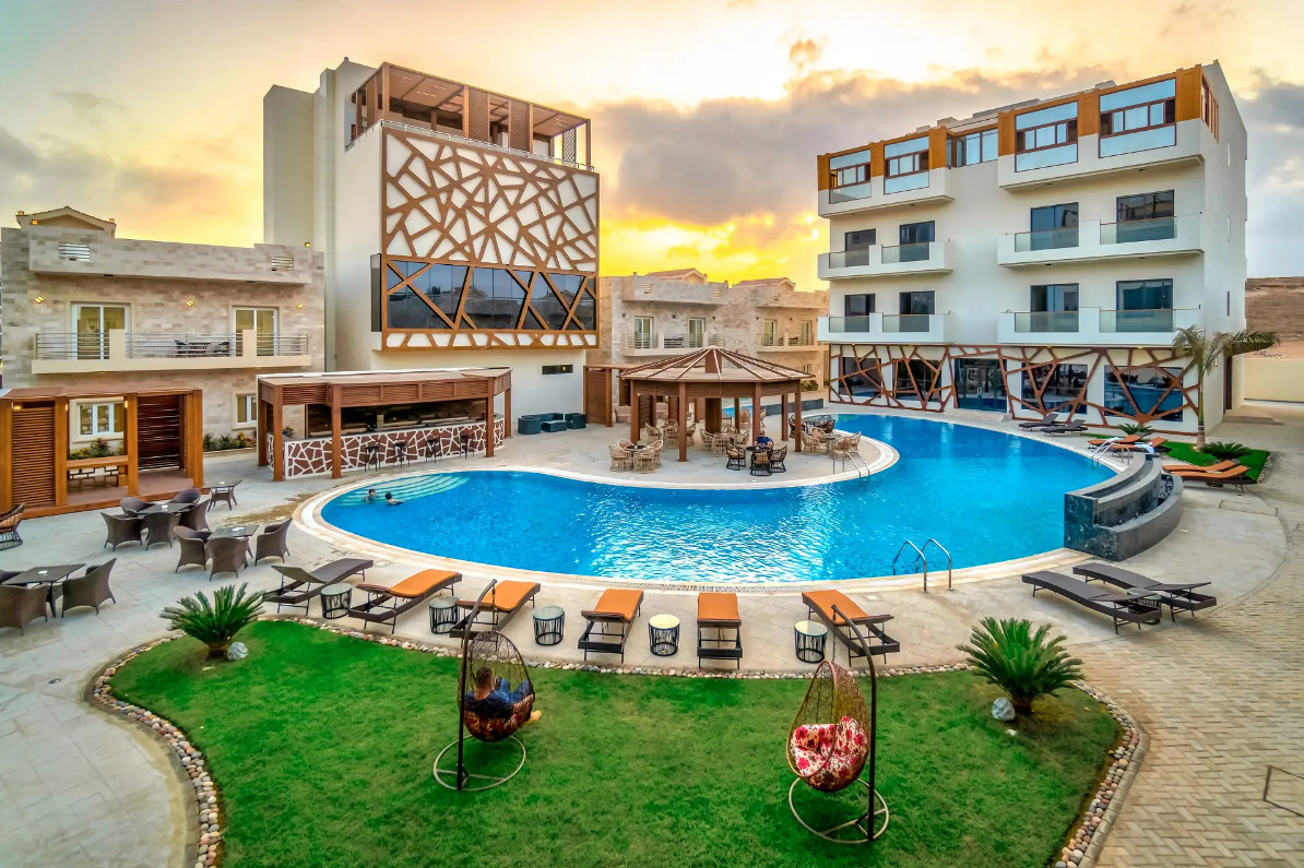 Tygodniowy urlop (z wyżywieniem) w 4* hotelu w Omanie za 3230 PLN. Wyjazd z Warszawy