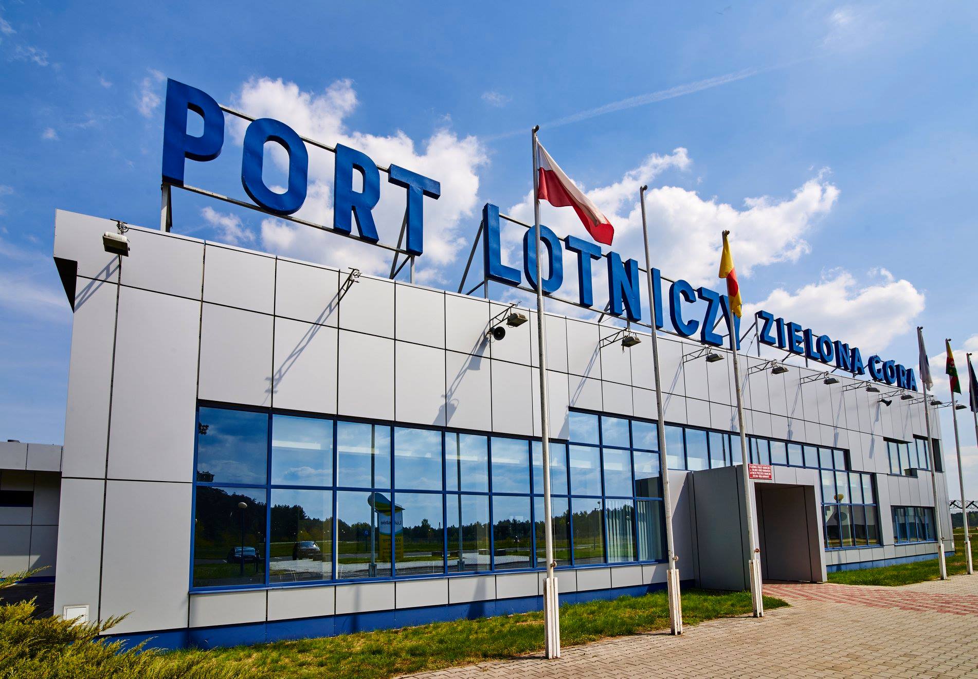 Najmniejsze polskie lotnisko chwalone w Europie. Jest w czołówce najszybciej rosnących portów lotniczych!