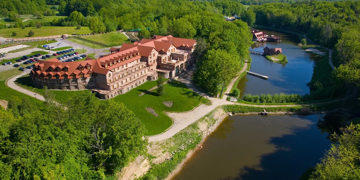 Odpoczynek nad jeziorem: Dolina Charlotty Resort & SPA z wyżywieniem od 389 PLN/pokój