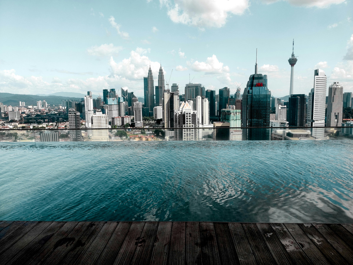 Wyjazd do Kuala Lumpur za 3523 PLN. Loty (z bagażem) z Warszawy i 8 nocy w hotelu z basenem na dachu