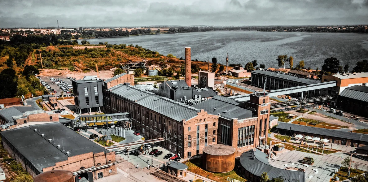 Wypoczynek nad jeziorem: Cukrownia Żnin ze śniadaniami od 379 PLN/pokój