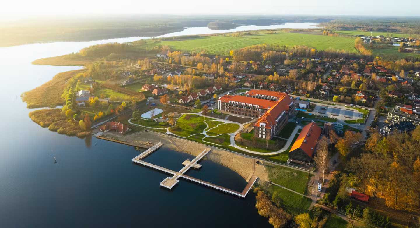 Kraina Tysiąca Jezior na wypasie: 5* Lake Hill Mazury Resort & SPA ze śniadaniami od 380 PLN/pokój