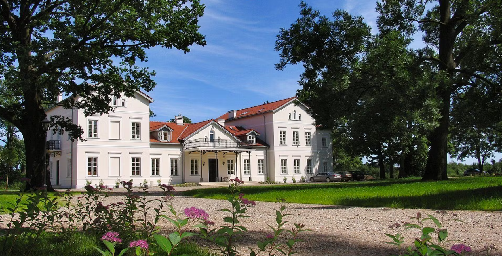 Relaks za miastem: Pałac i Folwark Łochów ze śniadaniami od 160 PLN/pokój