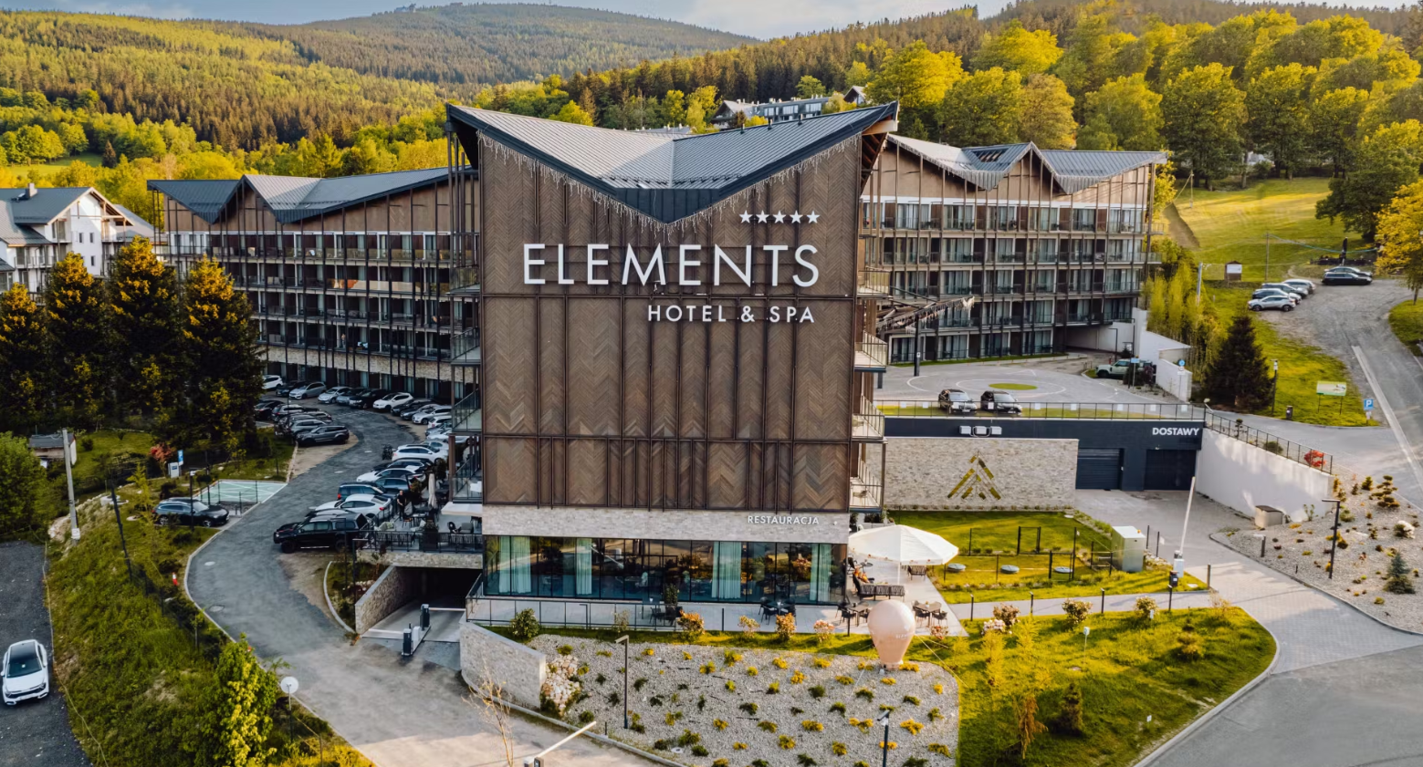 Góry Izerskie: 5* Elements Hotel & SPA & Apartments ze śniadaniami od 289 PLN/pokój