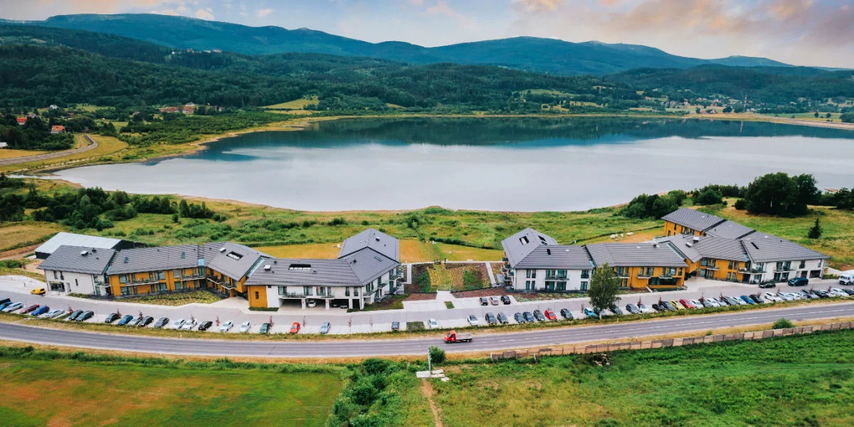 Zalew Sosnówka w Karkonoszach: 4* Lake Hill Resort & SPA ze śniadaniami od 469 PLN/pokój