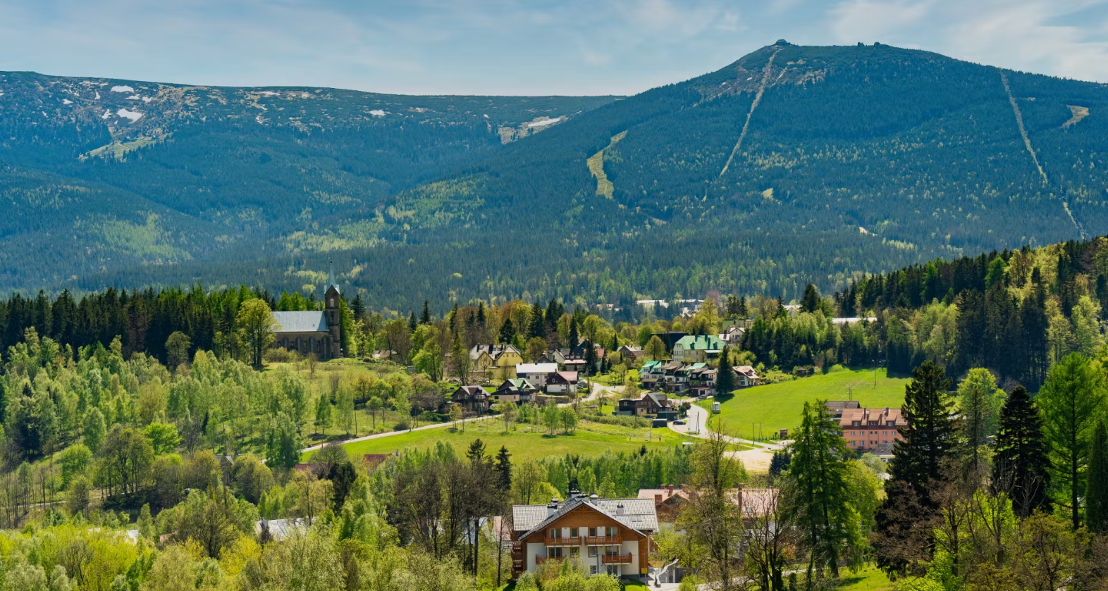 Wypoczynek z widokiem na Karkonosze: Happy Valley Resort ze śniadaniami od 299 PLN/pokój