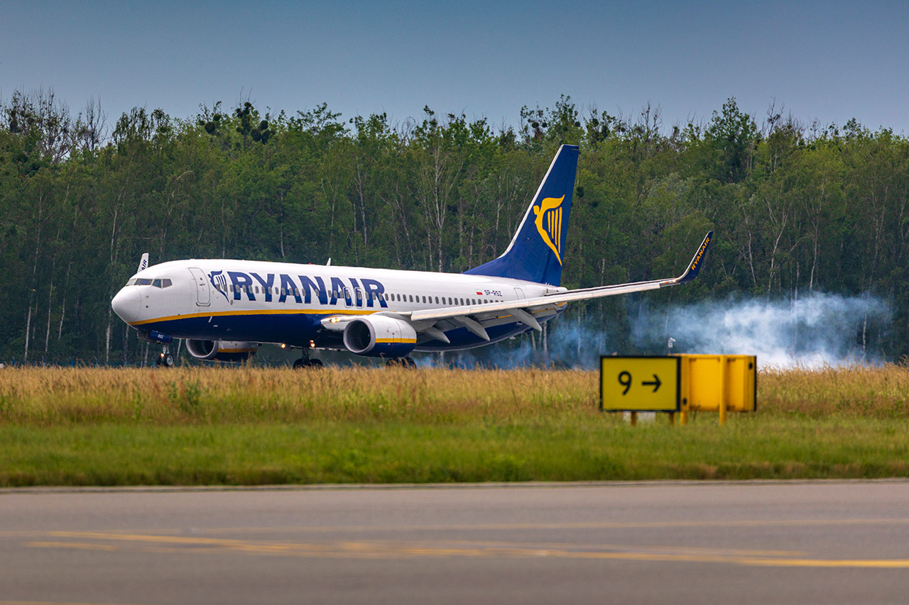 Poza biletem każdy z nas wydaje w Ryanairze średnio „stówę”. Przybywa też samych pasażerów