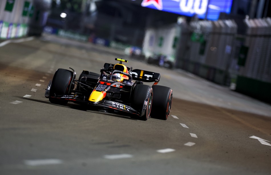 Zobacz Formułę 1 w Singapurze! Loty z Warszawy + wejściówka na wyścig za 4810 PLN