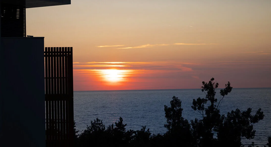 Wypoczynek przy plaży: PINEA Resort Pobierowo z wyżywieniem od 379 PLN/pokój