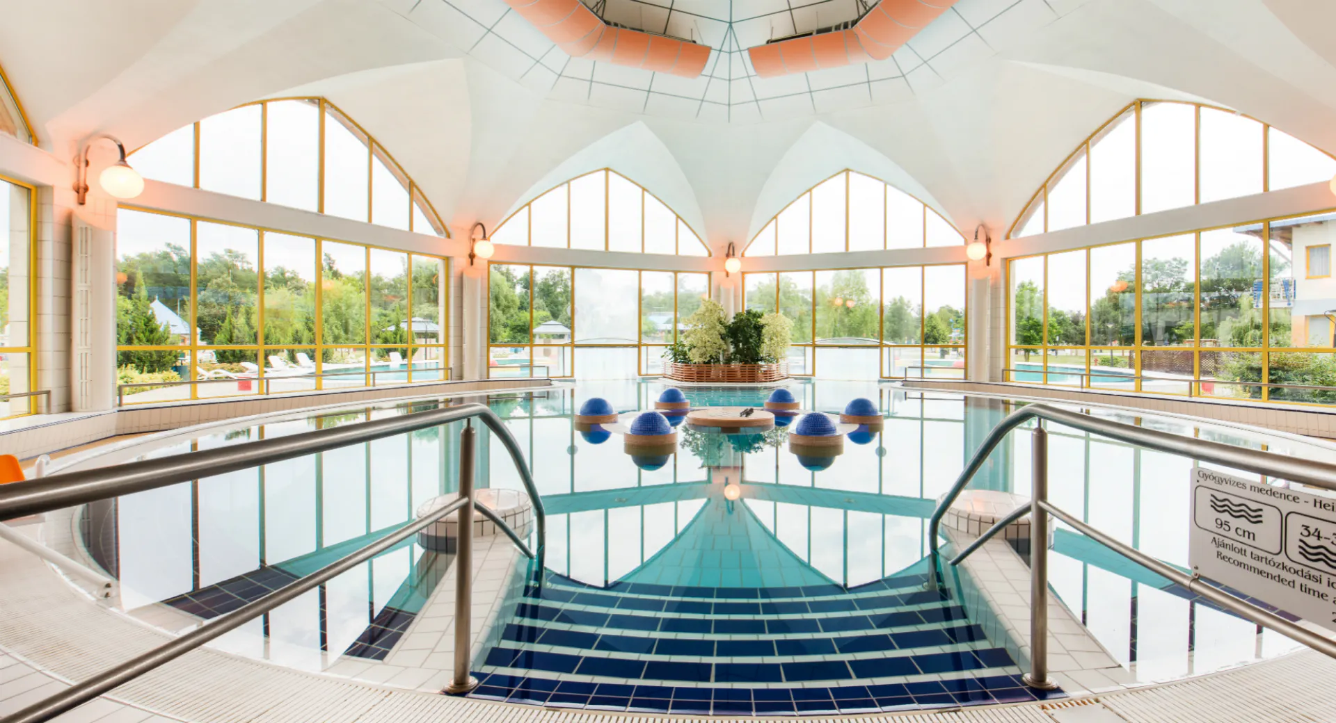 Relaks na Węgrzech: hotel Holdvirág ze śniadaniami od 194 PLN/pokój