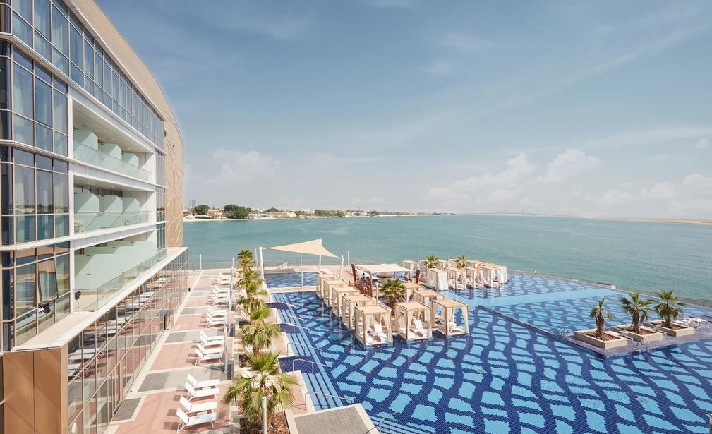 Luksus w Abu Zabi: 7 dni z wyżywieniem w 5* hotelu za 3569 PLN. Wylot z Katowic