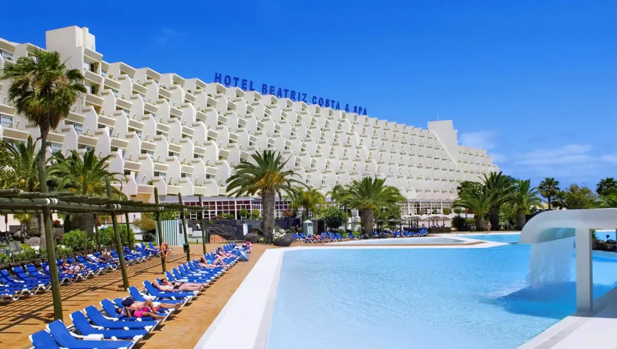 Wczasy na Lanzarote: 7 dni z wyżywieniem w 4* hotelu za 2496 PLN. Wylot z Warszawy