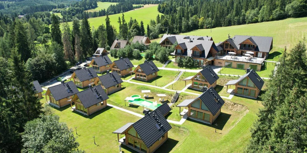 Urlop w górach: domki w No Name Luxury Resort ze śniadaniami od 529 PLN/noc. Pobyt 2 dzieci gratis!