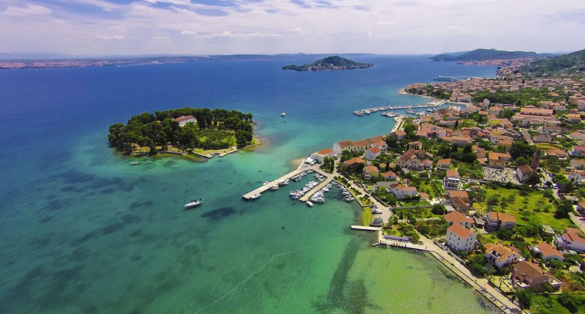 Majówka w Chorwacji: apartament nad morzem na 7 dni za 2375 PLN/5 osób