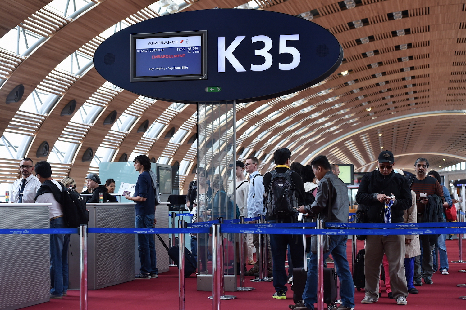 Najwyższy podatek lotniczy w Europie nie został jeszcze przegłosowany, ale linie już pobierają go od pasażerów!