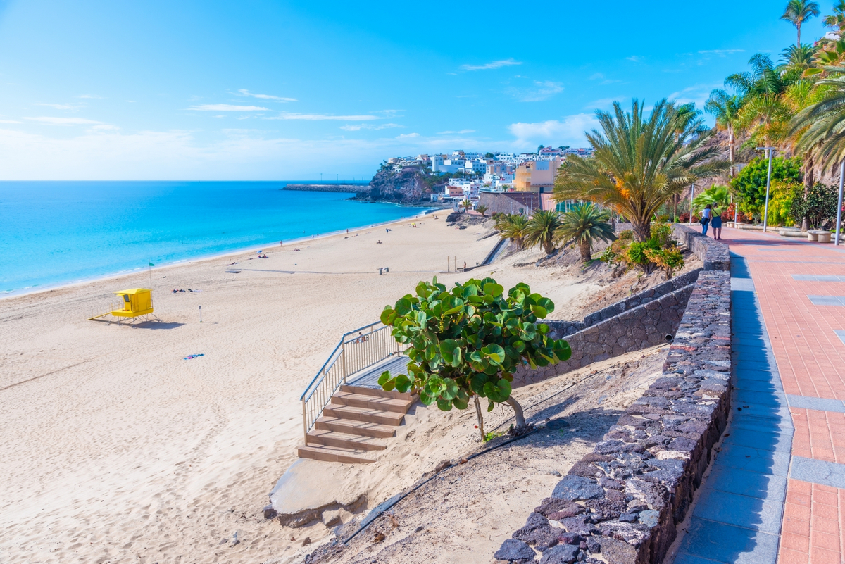 Tanie latanie na wielką wyspę piasku 🏖️✈️ Fuerteventura za 608 PLN 🌤️👙👣