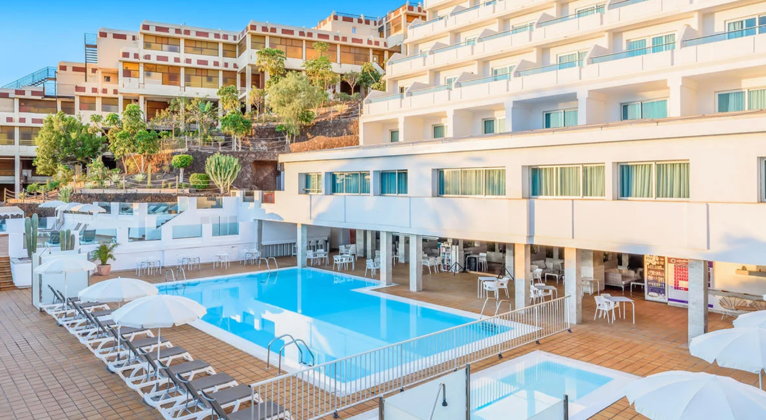 Wczasy na Fuerteventurze: 7 dni z all inclusive w 4* hotelu od 2549 PLN. Wyloty z 3 miast