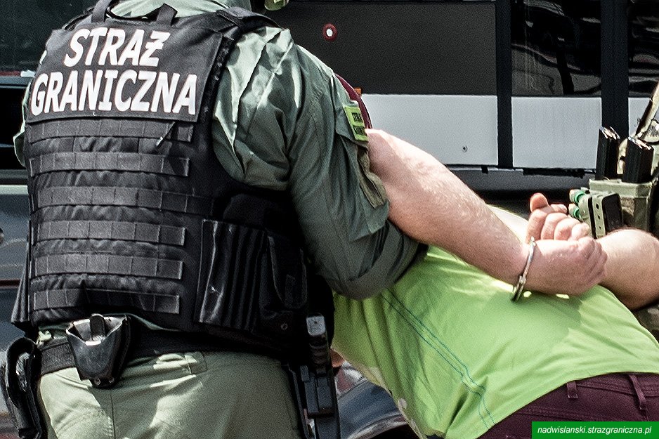 Z samolotu prosto na izbę wytrzeźwień. Polak dał solidnie popalić pasażerom i załodze