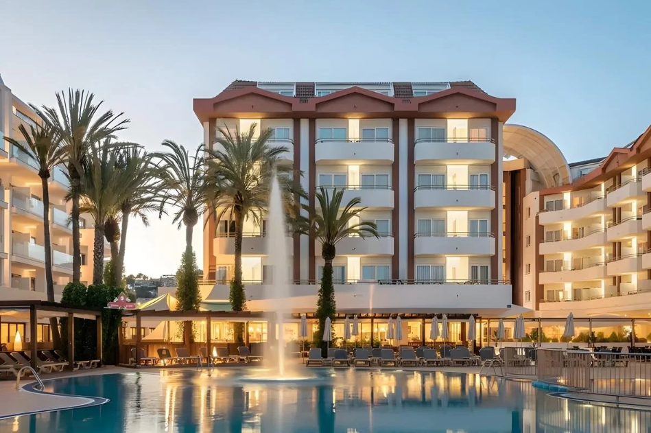 Tygodniowe wczasy na Costa Brava w 4* hotelu z wyżywieniem za 2299 PLN. Wylot z Wrocławia