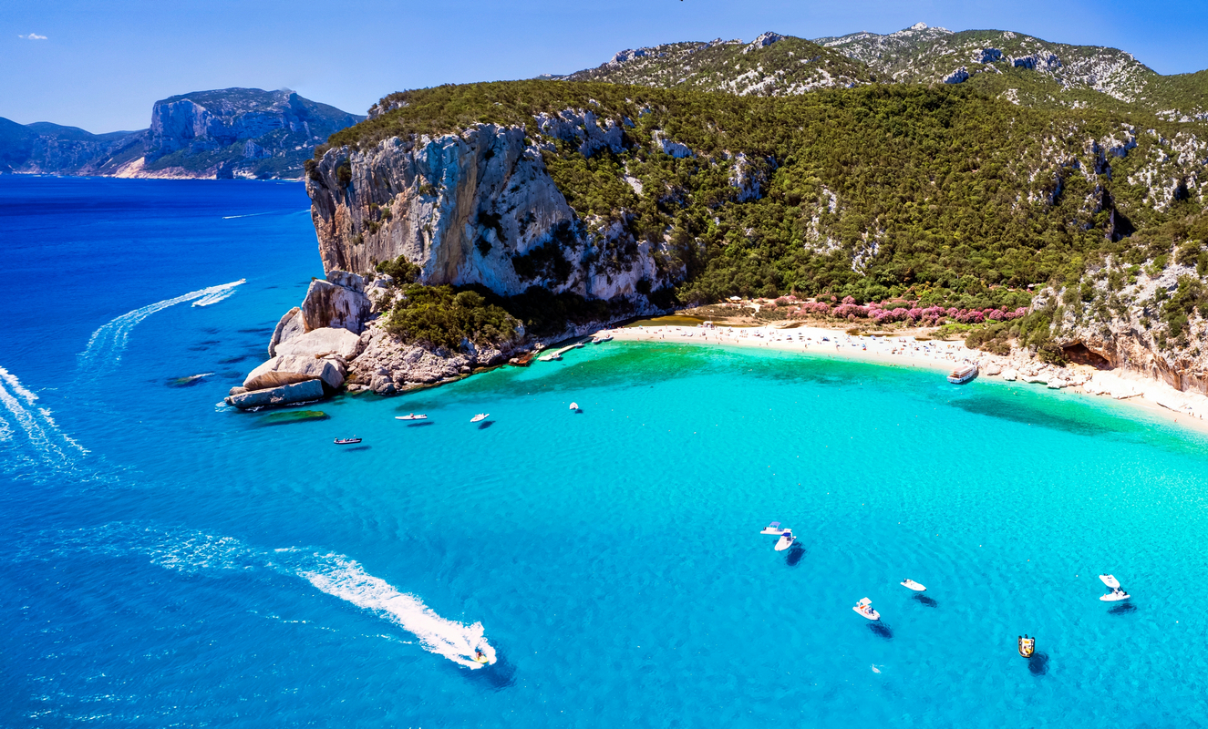 Zobacz najpiękniejszą włoską wyspę 🤩🥰 Relaks na Sardynii za 864 PLN 🌤️⛱️